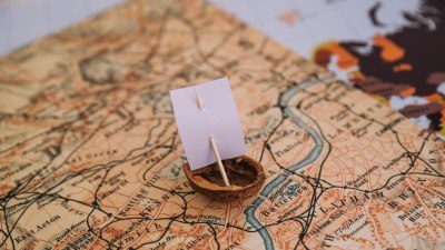 Maps Forget on Purpose