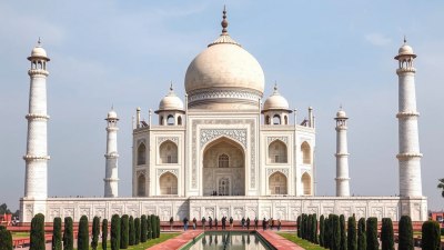 The Taj Mahal in India Doesn’t Believe in Eternal Love Anymore