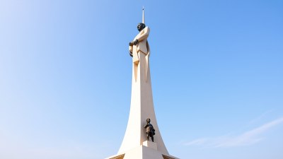 The Independence Monument in Senegal Watches the Future Hesitantly