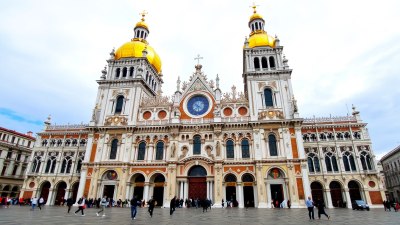 The Basilica di San Marco in Italy Wears Time Like Mosaic
