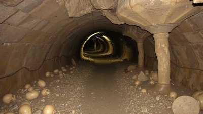 When Vision Steps Aside in Total Darkness Below Paris