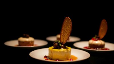 The Dessert That Dissolves Into Memory in a Blacked-Out Tasting Room