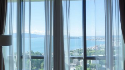 The Mystery of Hotel Curtains: Why They Never Fully Close
