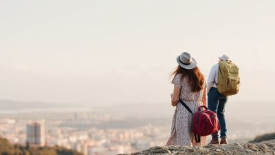 How to Travel in Love and Still Stay Independent