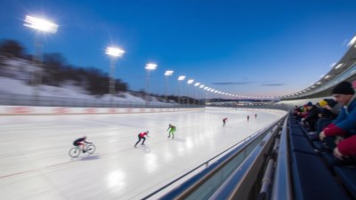 Traveling to Experience the Speed of Speed Skating