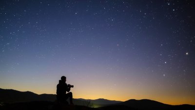 Learning to Identify Local Constellations on Stargazing Tours